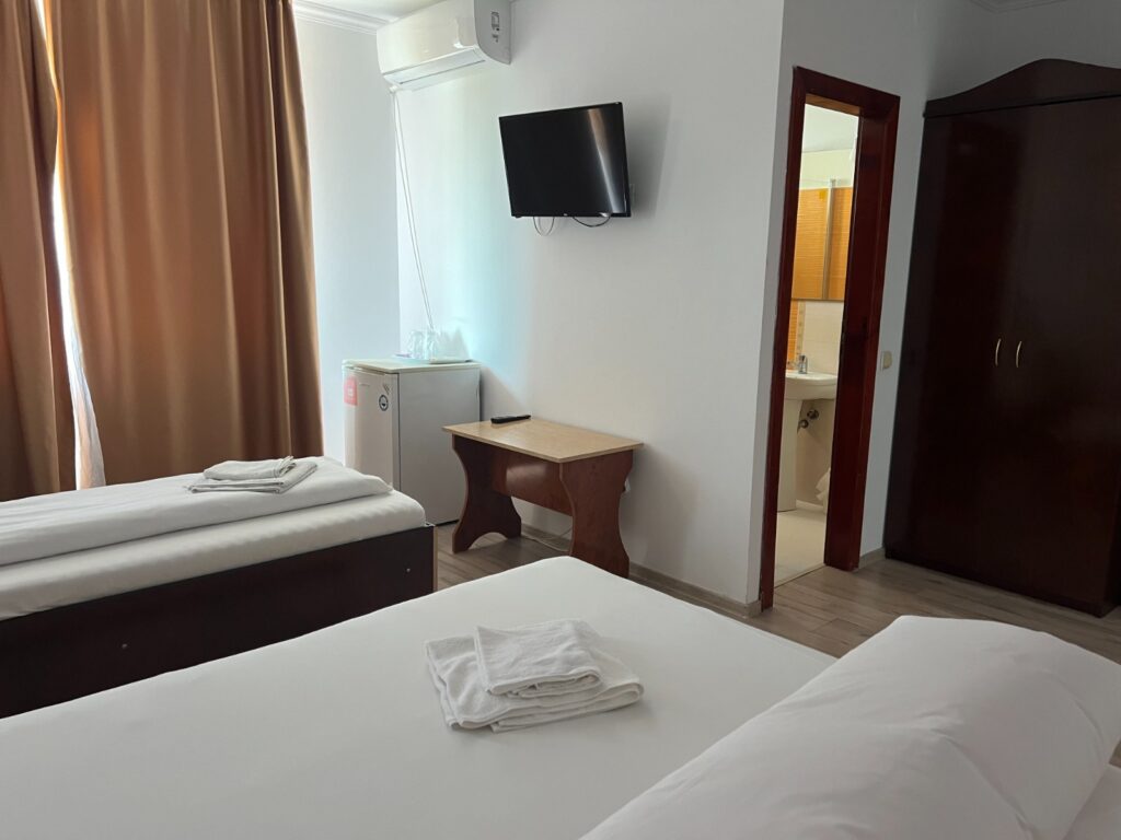 Camera tripla quen pensiune linga Oradea,cu balcon