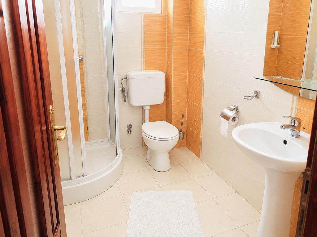 Baie cu dus,camera tripla