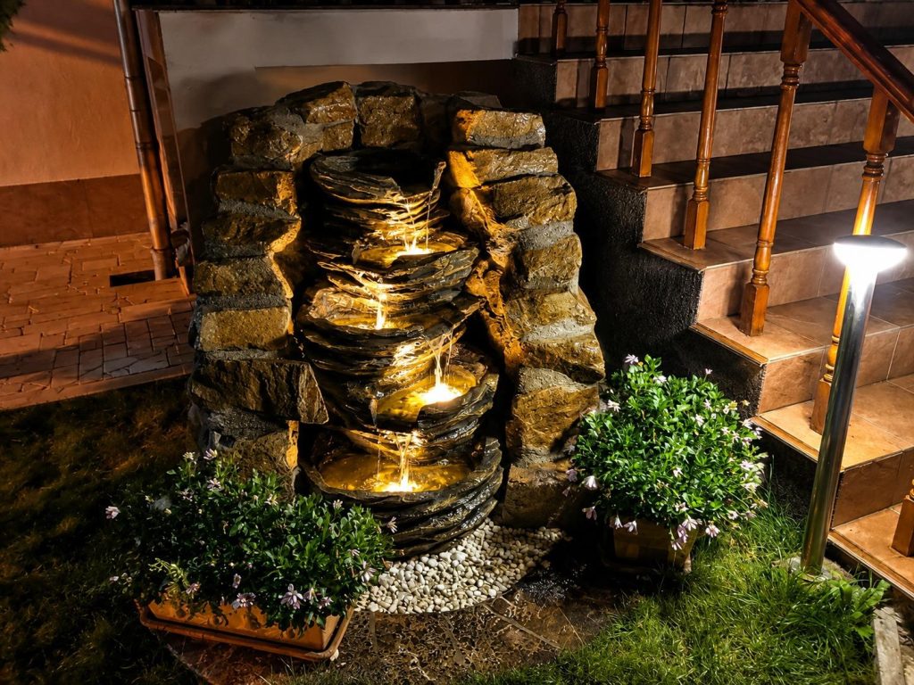 Fintina arteziana exterioare-Pensiunea Rozeclas