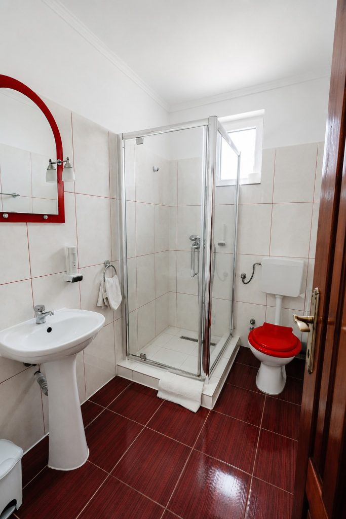 Baie cu dus,camera tripla